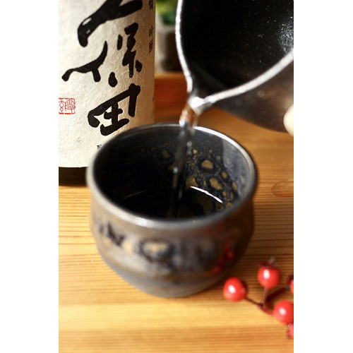 Gold-painted ochoko sake cup, original photo taken at TSURU-IPPUKU Kyoto shop.