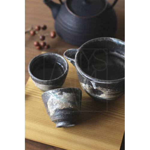 Chic handmade sake cup and pot set – elegant Kyoto ceramic giftware