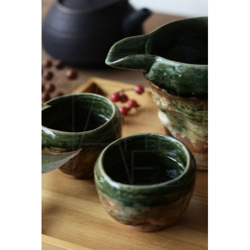 Handcrafted Japanese sake set – artisan-made ochoko and tokkuri from Kyoto