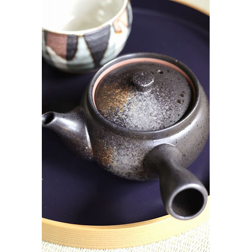 Japanese side-handle teapot (kyusu) in Kyoto shop, fast clean pour design